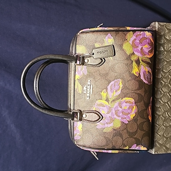 Coach Rowan - Picture 4 of 7